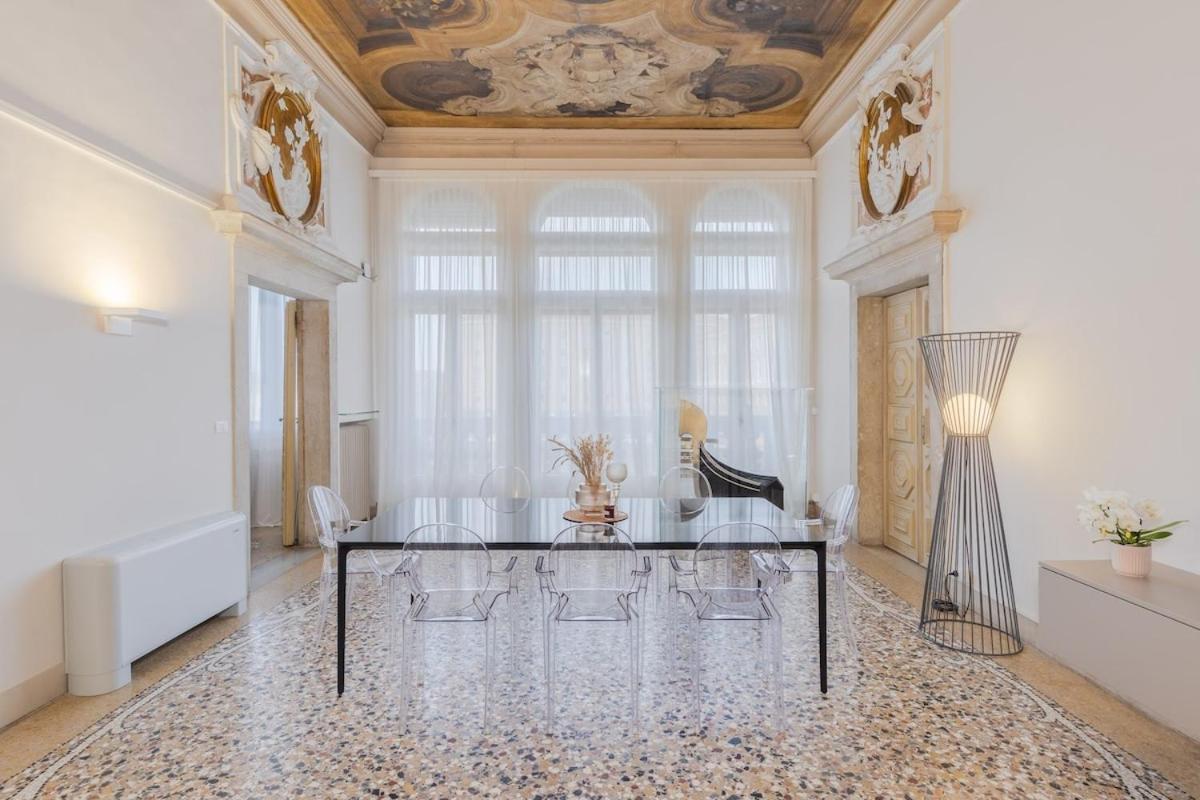 Luxury Calatrava - In Venetian Palazzo Venice