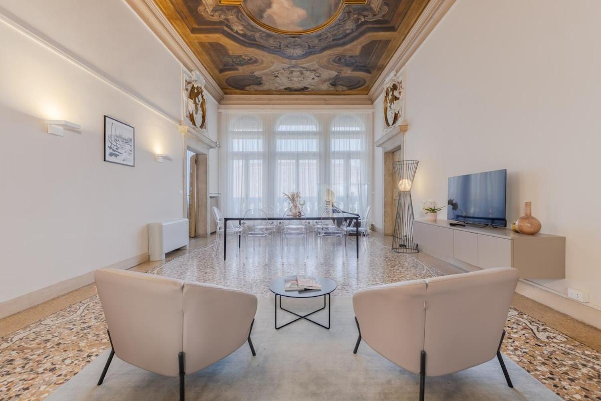 Luxury Calatrava - In Venetian Palazzo Venice