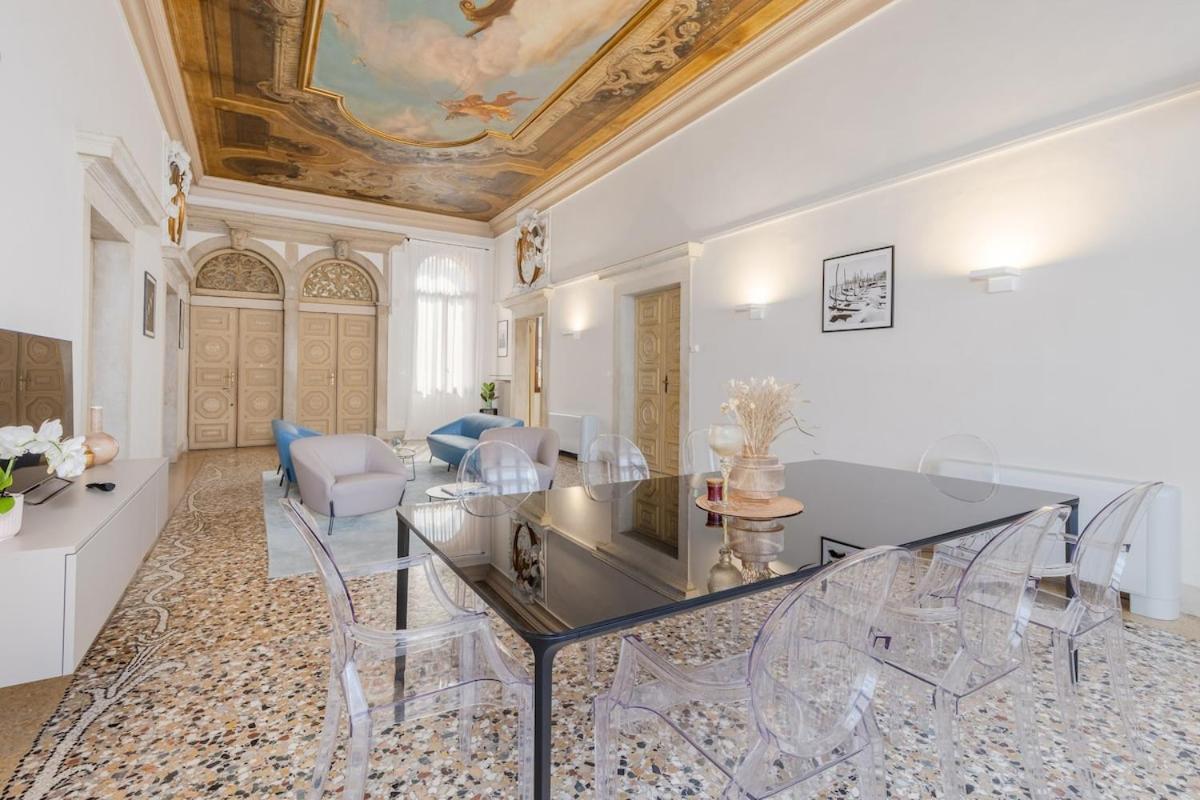 Luxury Calatrava - In Venetian Palazzo * Venice