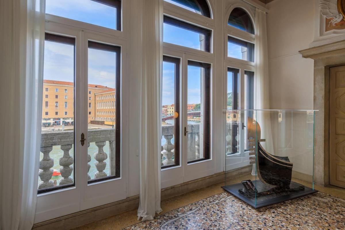Luxury Calatrava - In Venetian Palazzo Venice